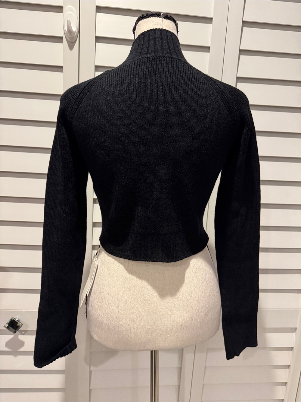 Commense NWT Black Cutout Turtleneck Cropped Sweater - Picture 4 of 7